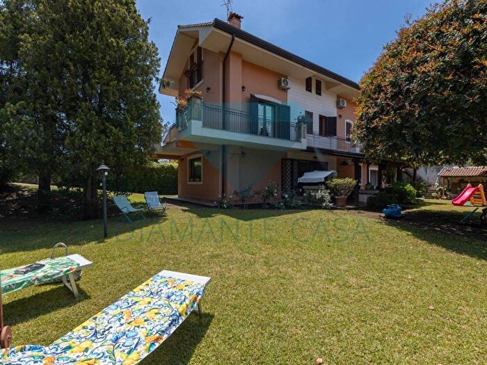 Casa con 6 locali in affitto in Via SantAgata, Trecastagni