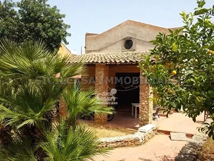 Casa con 8 locali in vendita in Marsala