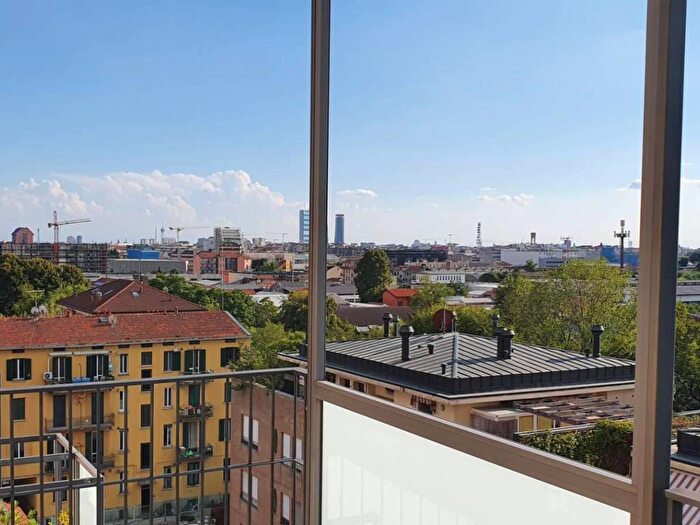Appartamento trilocale in affitto in Via Enrico Cialdini, Affori, Milano