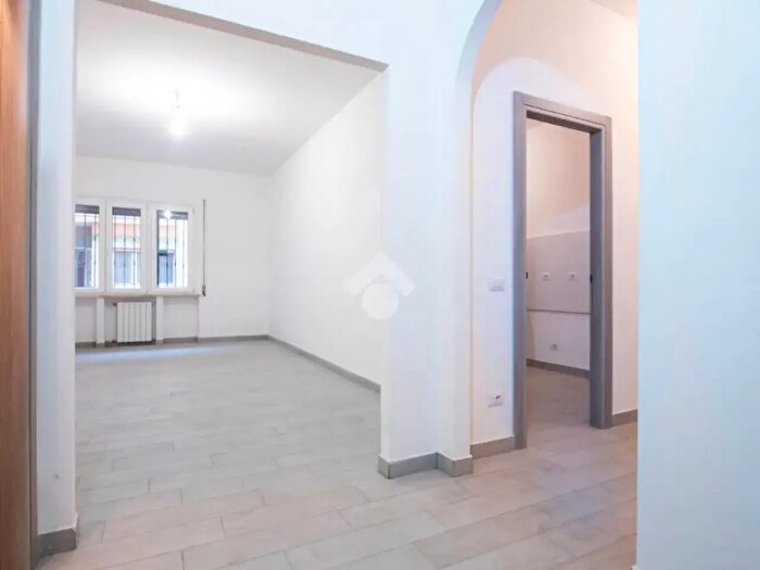 Appartamento trilocale in vendita in Via Tagaste, Roma