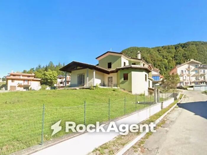 Casa con 6 locali in vendita in Montecopiolo