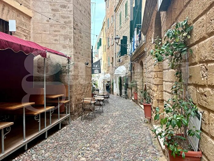 Appartamento con 5 locali in vendita in Via Minerva, Alghero