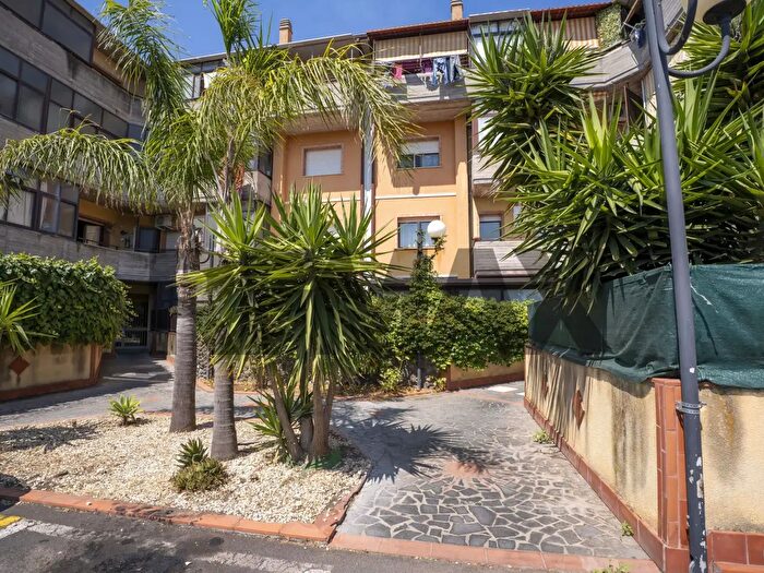 Appartamento trilocale in vendita in Via Pompeo Cisternazza, Mascalucia