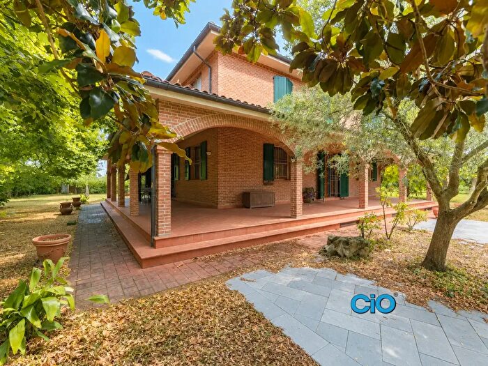Casa con 13 locali in vendita in Pieve Di Cento