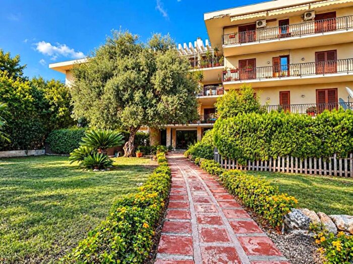 Appartamento con 5 locali in vendita in via Necropoli Grotticelle, Santa Panagia Teracati, Siracusa