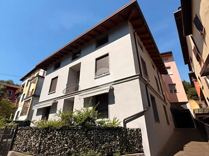 Appartamento trilocale in vendita in Via Gaetano Donizetti, Darfo Boario Terme
