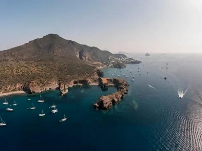 Appartamento con 5 locali in vendita in Via San Pietro, Lipari