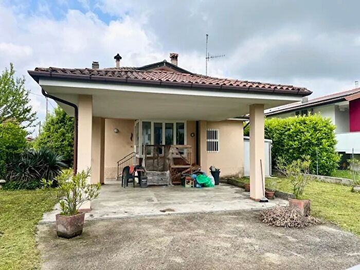 Casa quadrilocale in vendita in Pradamano