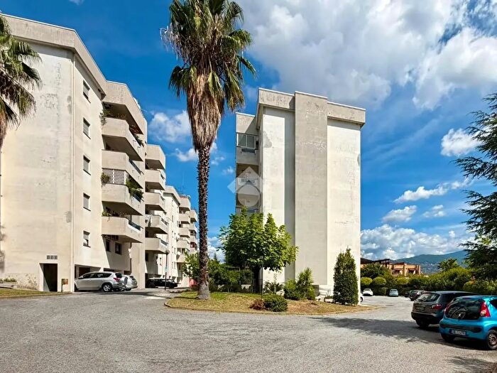 Appartamento trilocale in vendita in Viale dei Giardini, Rende