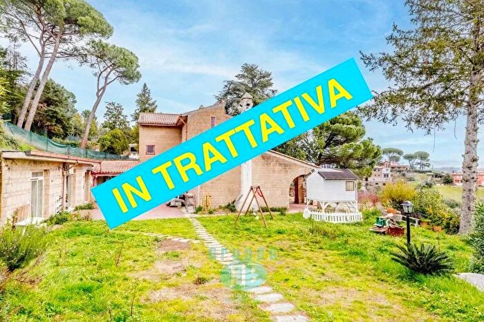 Casa con 6 locali in vendita in Strada Morlupo Capena, Morlupo