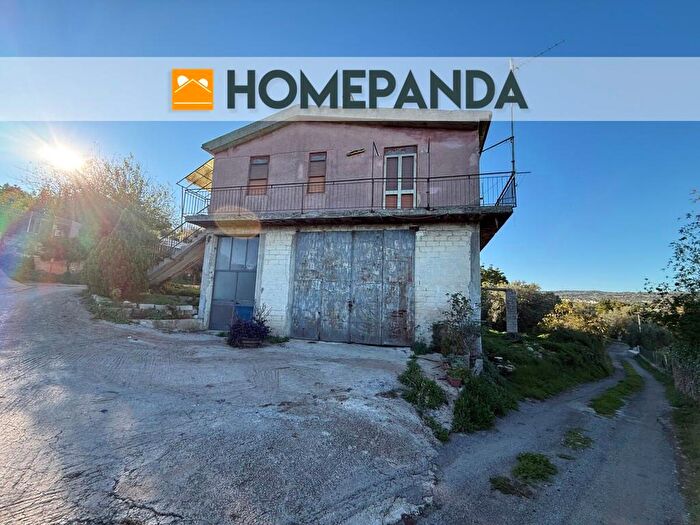 Casa quadrilocale in vendita in Contrada Scala Bagni, Canicattini Bagni