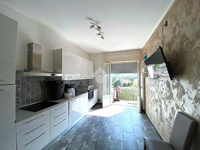 Appartamento con 5 locali in vendita in Via Roma, Meldola