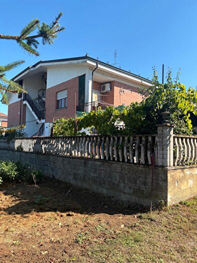 Casa con 9 locali in vendita in Strada Cascina Lupa, Asti