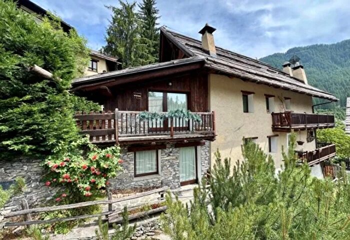 Appartamento trilocale in affitto in Sauze Di Cesana