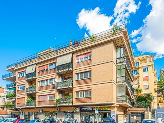 Appartamento trilocale in vendita in Via della Cava Aurelia, Roma