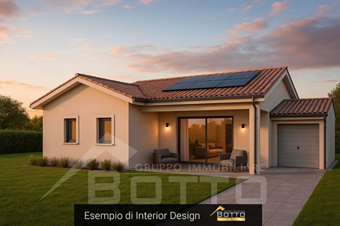 Casa trilocale in vendita in Via Montegiudeo, Oleggio