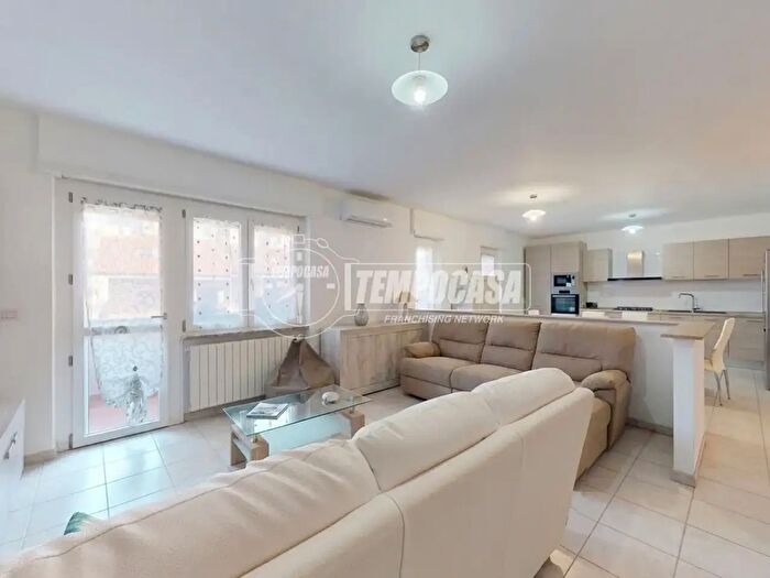 Appartamento con 6 locali in vendita in Via Giuseppe Garibaldi, Vinovo