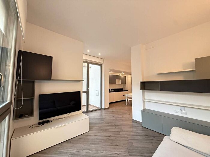 Appartamento bilocale in affitto in Via Gustavo Fara, Centrale, Milano