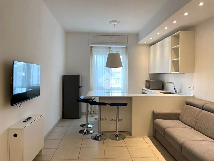 Appartamento trilocale in affitto in Viale Zara, Milano