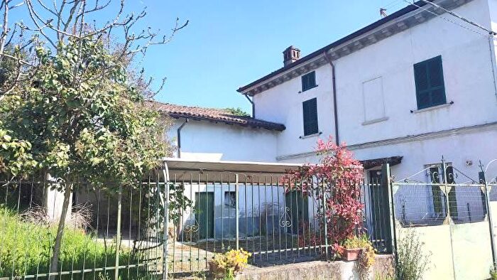 Casa con 8 locali in vendita in Canneto Pavese