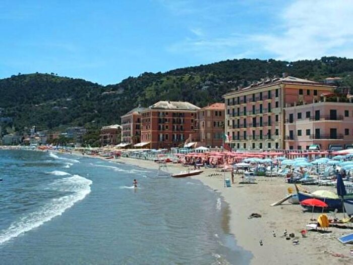 Appartamento trilocale in vendita in Laigueglia