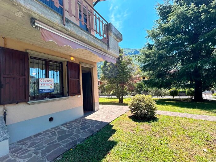 Appartamento bilocale in vendita in Via BergamoRanzanico, Ranzanico