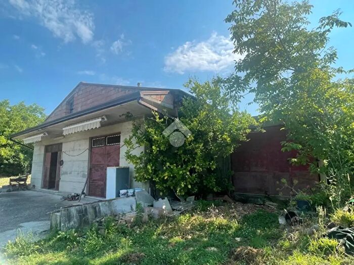 Casa trilocale in vendita in Via Salato, San Leucio Del Sannio