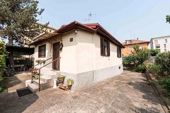 Casa trilocale in vendita in Via delle Rose, Milano