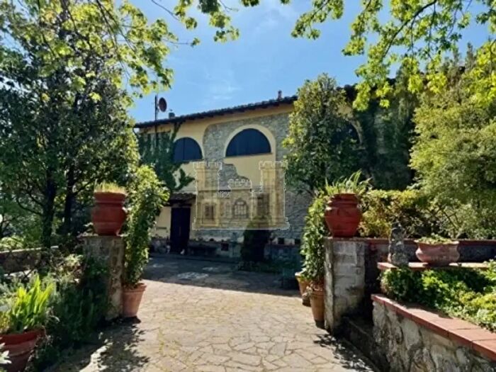 Casa con 10 locali in vendita in Signa
