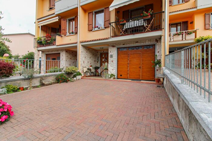 Casa trilocale in vendita in Via Paolo VI, Casto