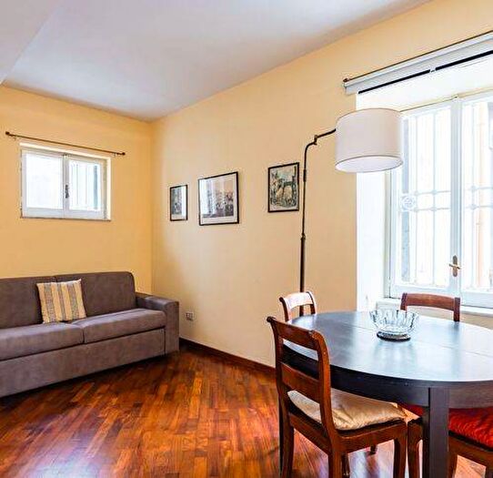 Appartamento bilocale in affitto in Via Bisignano, Chiaia, Napoli