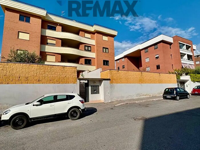Appartamento trilocale in vendita in Roma
