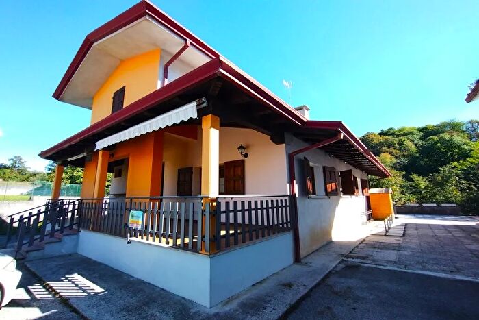 Casa con 6 locali in vendita in Località Madonna dello Zucco Castelnovo del Friuli, Castelnovo Del Friuli