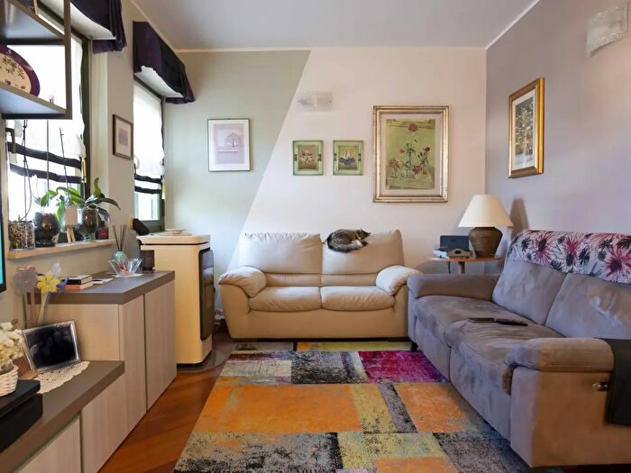 Casa con 6 locali in vendita in Viale Isonzo d, Catanzaro