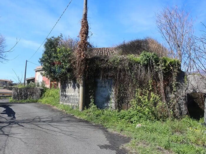 Casa con 5 locali in vendita in Santa Venerina
