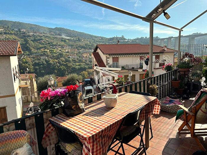 Appartamento trilocale in vendita in Via Goffredo Mameli, Bordighera