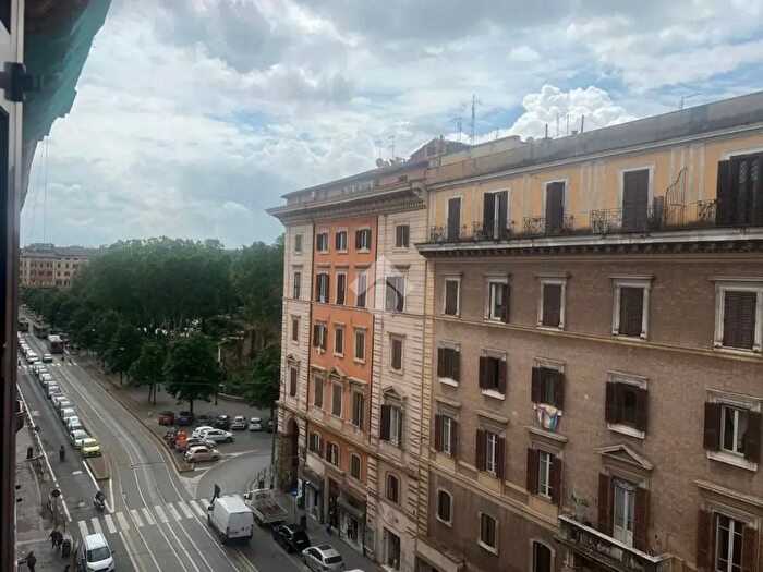 Appartamento con 5 locali in vendita in Via Napoleone, Roma