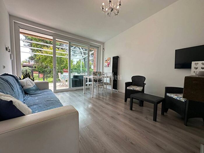 Casa con 6 locali in affitto in Latina Lido, Latina