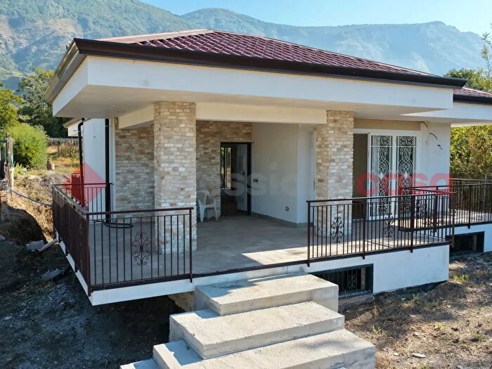 Casa trilocale in vendita in Via Petraro, Sarno