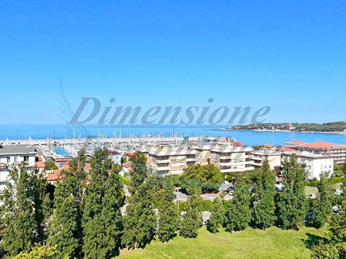 Appartamento con 5 locali in vendita in Via Gioacchino Rossini, Rosignano Marittimo