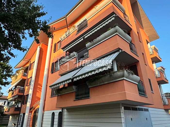 Appartamento trilocale in vendita in Via Trieste B, Arluno