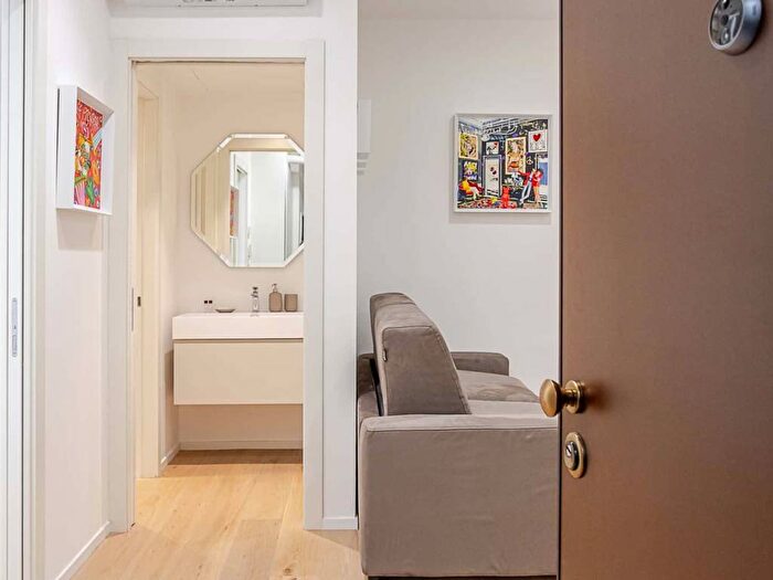 Appartamento trilocale in affitto in Corso di Porta Ticinese, Ticinese, Milano