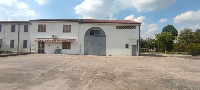 Casa con 5 locali in vendita in Via Barbere, Cerea