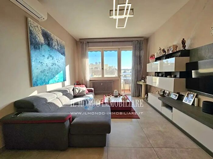 Appartamento con 5 locali in vendita in Granbretagna, Firenze