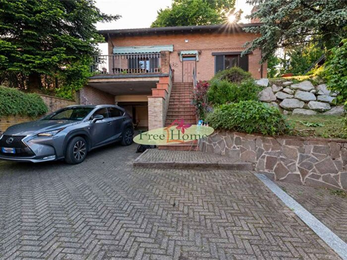 Casa con 6 locali in affitto in Centro, Azzate