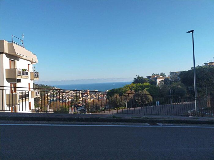 Appartamento con 5 locali in affitto in Via La Mennolella, Carmine Alto, Salerno