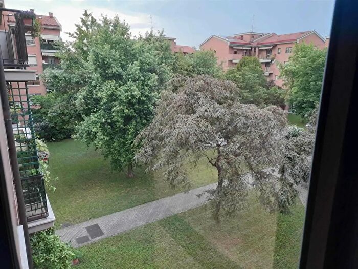 Appartamento quadrilocale in vendita in Via Saffi, Modena