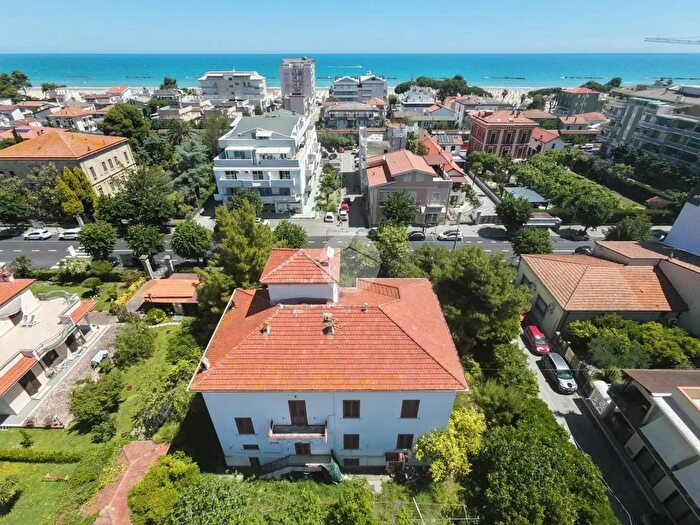 Casa con 10 locali in vendita in Via Nazionale, Roseto Degli Abruzzi