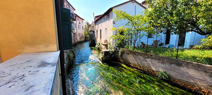 Appartamento trilocale in vendita in Via Olivè, Verona