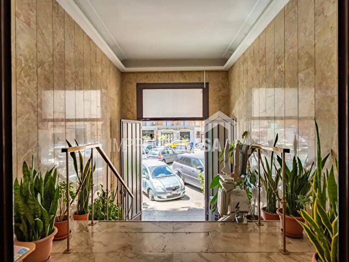Appartamento con 5 locali in vendita in Via Edmondo De Amicis, Palermo